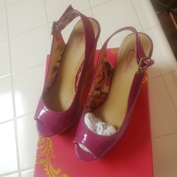 Candie's fuchsia pink heels - Picture 3 of 4
